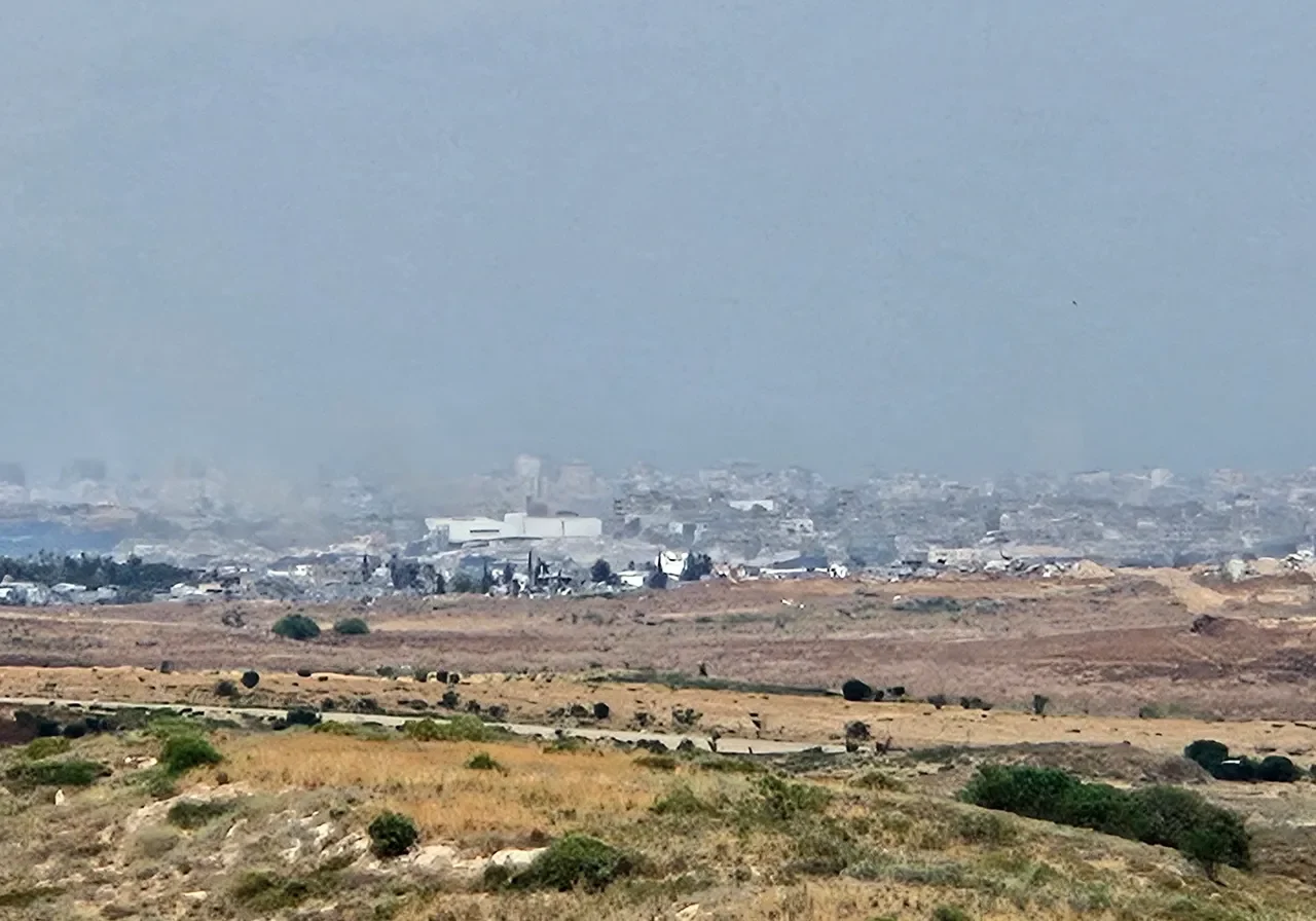 Urban area beyond dry grasslands